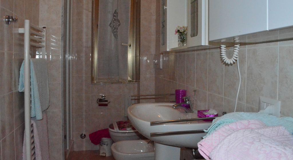 La Casa Delle Rose Room With Air Conditioning La Spezia Exterior photo